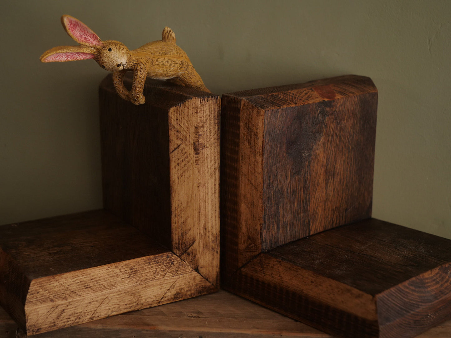 RUSTIC WOODEN BOOKENDS